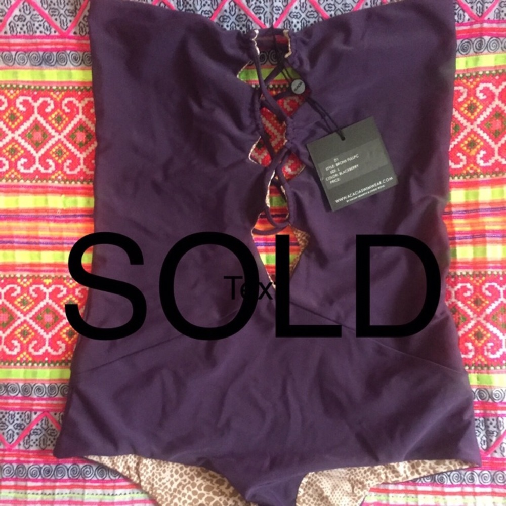 NWT Acacia Bronx Blackberry L